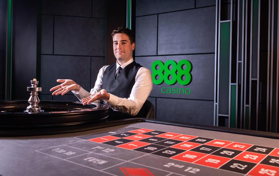 Hướng dẫn chi tiết cách tải game chơi bài đổi thưởng uy tín cho điện thoại